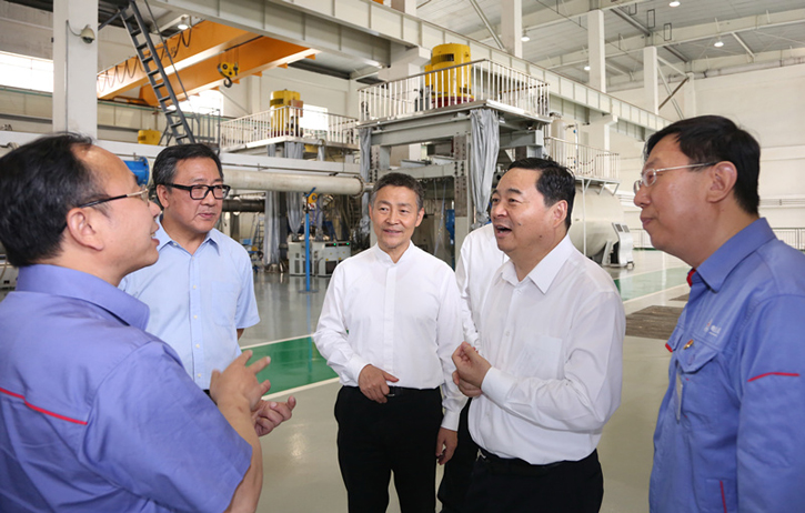 郝鹏与yp街机集团一线科技职员深入交流